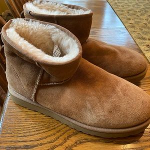 Low ugg boots men’s size 10